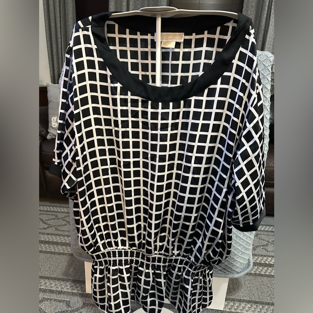 Michael Kors Women’s shirt SZ 3X, short sleeve